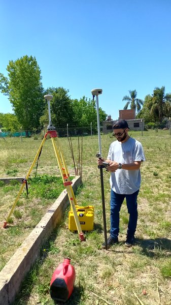 Equipamiento GPS profesional en terreno