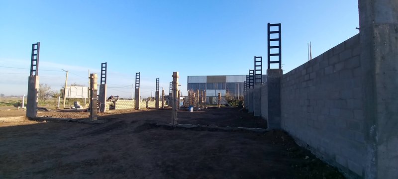 Estructura de columnas en construcción