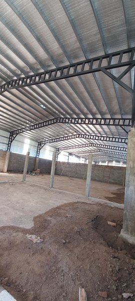 Avance de obra en galpón industrial