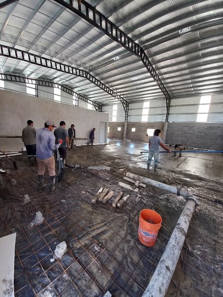 Galpón industrial en proceso de obra